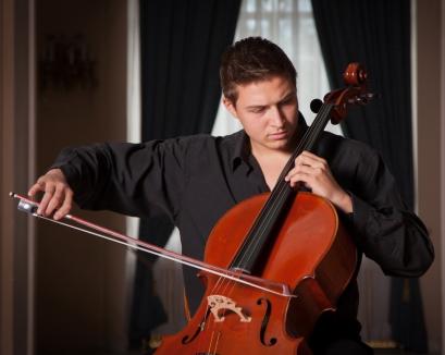 Program special la Filarmonică, cu violoncelistul Ştefan Cazacu