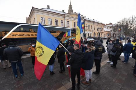 George Simion, primit ca un rockstar de susţinători în Oradea. Manifestare cu mesaje naţionaliste, selfie-uri, îmbrăţişări... (FOTO / VIDEO)