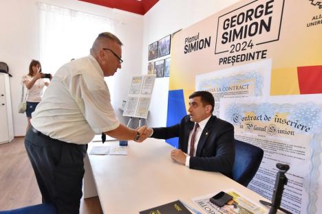 George Simion, la Oradea: Sute de persoane au semnat „contracte” pentru case ieftine, inclusiv un fost primar PD și un fost consilier județean PSD (FOTO)