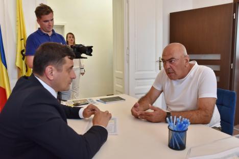 George Simion, la Oradea: Sute de persoane au semnat „contracte” pentru case ieftine, inclusiv un fost primar PD și un fost consilier județean PSD (FOTO)