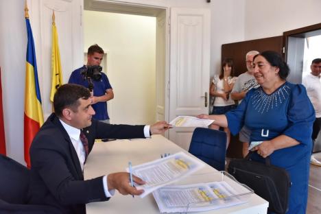 George Simion, la Oradea: Sute de persoane au semnat „contracte” pentru case ieftine, inclusiv un fost primar PD și un fost consilier județean PSD (FOTO)