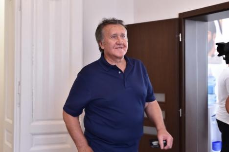 George Simion, la Oradea: Sute de persoane au semnat „contracte” pentru case ieftine, inclusiv un fost primar PD și un fost consilier județean PSD (FOTO)