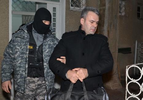 Curtea de Apel Oradea: Prim-procurorul Parchetului Beiuş mai rămâne încă 30 de zile în arest