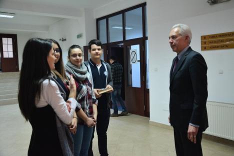 Ambasadorul SUA, vizită de o zi la Oradea: Hans Klemm s-a văzut cu liceenii de la Gojdu şi cu şefii administraţiei locale (FOTO)