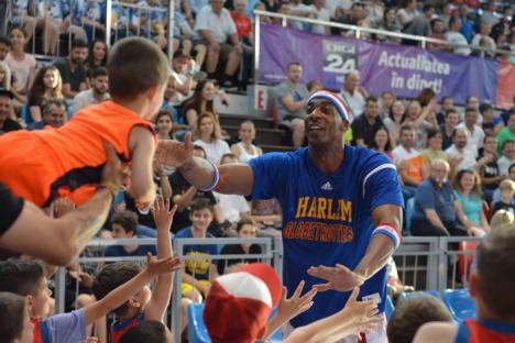 Membrii trupei Harlem Globetrotters au făcut show la Oradea, în faţa a peste 1000 de spectatori (FOTO / VIDEO)