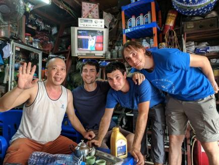 Hoinari prin Asia: Timp de 90 de zile, trei tineri orădeni au străbătut şase ţări asiatice cu rucsacurile în spate (FOTO)