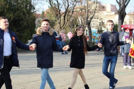 Studenţii și elevii basarabeni din Oradea au sărbătorit și ei Ziua Națională în Parcul 1 Decembrie (FOTO / VIDEO)