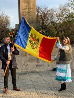 Studenţii și elevii basarabeni din Oradea au sărbătorit și ei Ziua Națională în Parcul 1 Decembrie (FOTO / VIDEO)