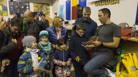 „Expediția - Chemare în necunoscut”: Horia Colibășanu a atras peste 150 de orădeni în Aula Magna (FOTO)