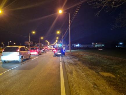 Accident în zona Aeroportului Oradea: o șoferiță s-a răsturnat cu mașina și s-a oprit în decor (FOTO)
