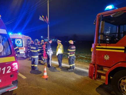 Accident în zona Aeroportului Oradea: o șoferiță s-a răsturnat cu mașina și s-a oprit în decor (FOTO)