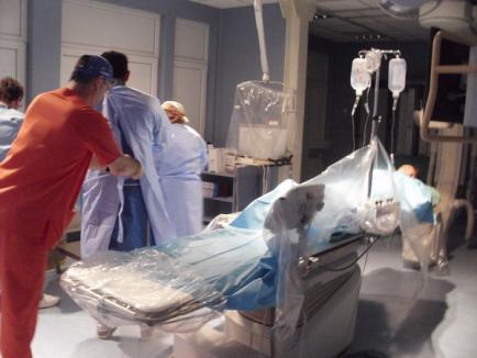 Medicii de la Spitalul Judeţean au făcut o demonstraţie de intervenţie pe cord cu angiograful 