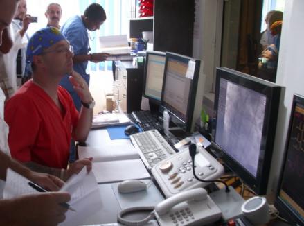 Medicii de la Spitalul Judeţean au făcut o demonstraţie de intervenţie pe cord cu angiograful 
