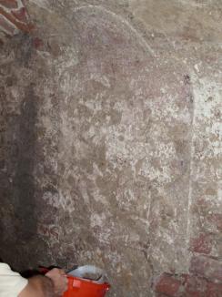 O frescă din anii 1780 a fost descoperită într-o pivniţă secretă din Cetate (FOTO)