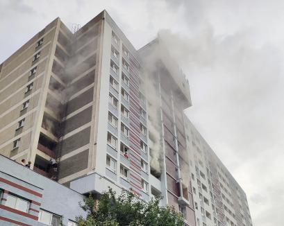 Incendiu violent la Hotel Mureș din Băile Felix: mai mulți turiști s-au autoevacuat coborând pe scările de incendiu (FOTO/VIDEO)