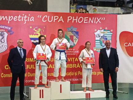 Patru medalii pentru sportivele de la Crişul la turneul de judo de la Dumbrăviţa