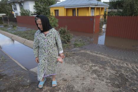 Inundații istorice în Galați: Peste 5.000 de gospodării din 12 localități au fost afectate. Se pregătesc tabere pentru sinistrați (FOTO/VIDEO)