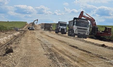 Bolojan vrea să deschidă la toamnă încă o bucată a Inelului Metropolitan de Sud al Oradiei, între Oșorhei și Cheriu (FOTO)