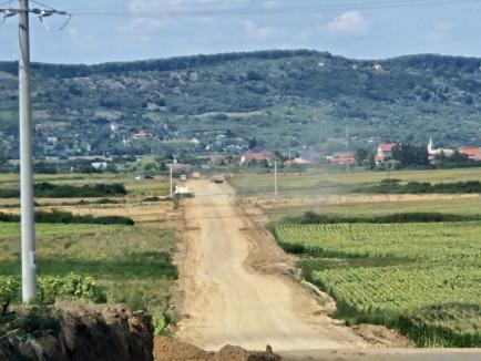 Bolojan vrea să deschidă la toamnă încă o bucată a Inelului Metropolitan de Sud al Oradiei, între Oșorhei și Cheriu (FOTO)