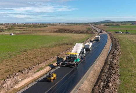 Construit cu cea mai mare macara din România, viaductul Inelului Metropolitan Oradea este finalizat 90%. În toamna asta se va circula între Nojorid și Cordău (FOTO)