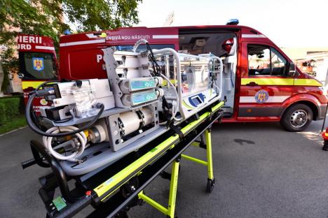 Autospeciale noi pentru salvatorii din Bihor: ambulanță pentru nou-născuții în stare gravă și o scară cu care pompierii ajung la 43 de metri înălțime (FOTO)