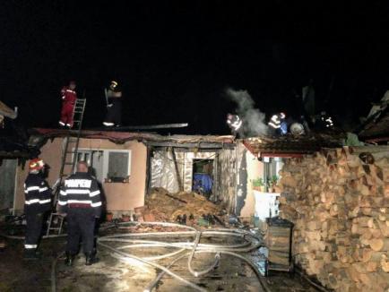 Incendiu uriaş la o casă din Peştiş, provocat de un bec suprasolicitat