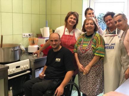 Mastercheful săracilor: Iulian Stan, un IT-ist cu handicap locomotor, adună voluntari pentru „Masa săracilor” în Oradea (FOTO)