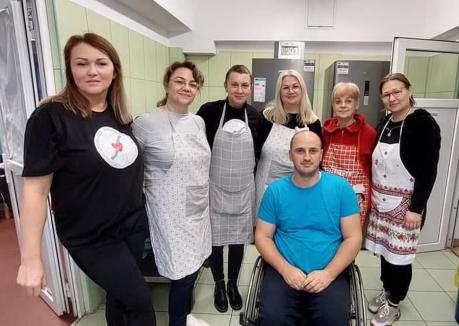 Mastercheful săracilor: Iulian Stan, un IT-ist cu handicap locomotor, adună voluntari pentru „Masa săracilor” în Oradea (FOTO)