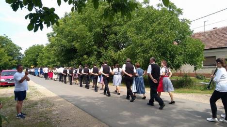 Kirchweih la Palota: Micuţa comunitate de germani şi-a sărbătorit întemeietorul şi protectorul spiritual (FOTO/VIDEO)
