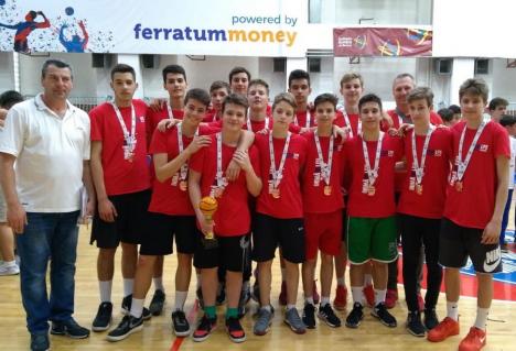 Echipele de baschet juniori de la LPS Bihorul CSM, pe podium la turneele finale ale Campionatelor Naționale