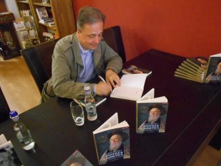 Călătorie prin istoria evreilor: Profesorul italian Alberto Castaldini a lansat 'Ipoteza mimetică' la Oradea (FOTO)