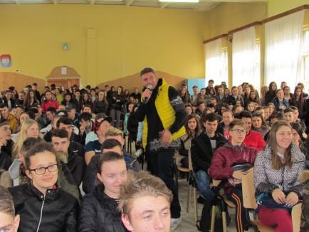Larisa Florian, cea mai bună sportivă a județului, în mijlocul elevilor Colegiului Tehnic “Mihai Viteazul” (FOTO)
