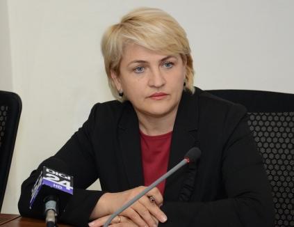 Fostul ministru al Apelor şi Pădurilor Lucia Varga: Guvernul Ponta albeşte cu acte furtul de lemne din păduri! 