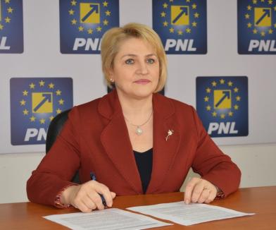 Scoasă de pe lista PNL Bihor, Lucia Varga s-a „învârtit” de o candidatură la Constanţa