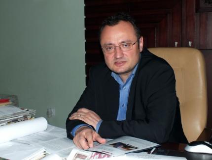 Adeziune la secret. Lucian Silaghi, şeful Direcţiei pentru Cultură Bihor a părăsit PDL pentru UNPR