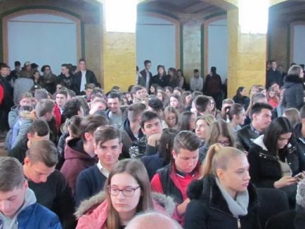 Sandu Lungu, întâmpinat cu aplauze de elevii Colegiului 'Mihai Eminescu' (FOTO)