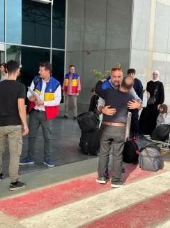 Avionul trimis de România la Cairo, pentru a aduce în țară oameni care au fugit din Gaza, s-a stricat (FOTO)