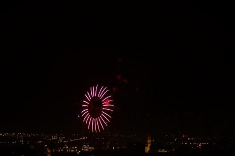 Orădenii au celebrat venirea lui 2017 cu un spectaculos foc de artificii (FOTO/VIDEO)