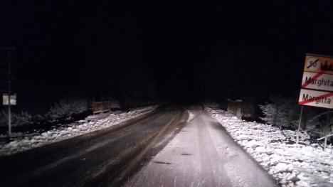 Niciun drum județean nu este blocat în Bihor, dar pe toate se circulă în condiții de iarnă și se intervine cu utilaje pentru deszăpezire (FOTO)