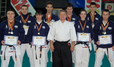 Sportivii de la UAMT Agora şi-au adjudecat 12 medalii la CN de karate tradiţional