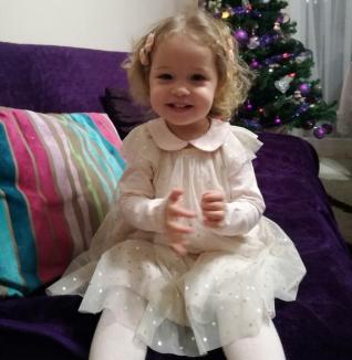 Donați sânge pentru Miruna! O fetiţă în vârstă de 1 an şi 10 luni din Oradea are nevoie de ajutor