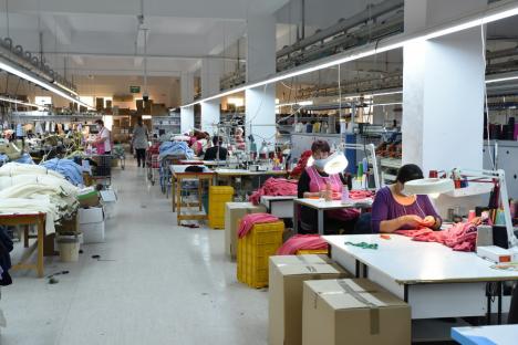 Mobiente-Limtex, cel mai important producător de tricotaje şi confecţii din Bihor, face angajări (FOTO)