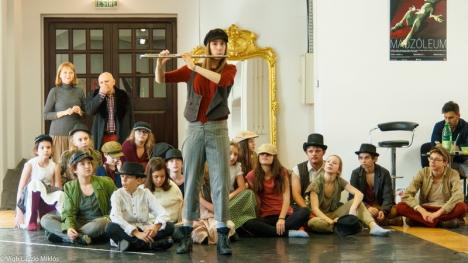 Premieră la teatrul Szigligeti: se va pune în scenă celebrul musical „Oliver!”