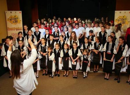 Gala Cantus Mundi: Orădenii, invitaţi la un spectacol cu 15 coruri şi peste 400 de elevi