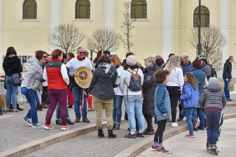 One Billion Rising: Zeci de oameni au dansat, în centrul Oradiei, dorind să dea un mesaj împotriva violenței în familie (FOTO / VIDEO)