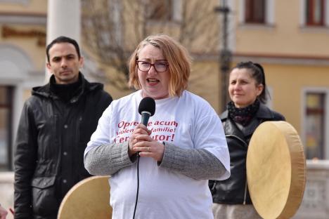 One Billion Rising: Zeci de oameni au dansat, în centrul Oradiei, dorind să dea un mesaj împotriva violenței în familie (FOTO / VIDEO)