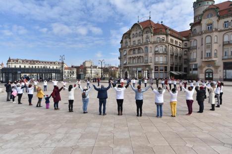 One Billion Rising: Zeci de oameni au dansat, în centrul Oradiei, dorind să dea un mesaj împotriva violenței în familie (FOTO / VIDEO)