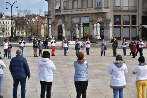 One Billion Rising: Zeci de oameni au dansat, în centrul Oradiei, dorind să dea un mesaj împotriva violenței în familie (FOTO / VIDEO)