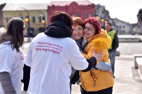 One Billion Rising: Zeci de oameni au dansat, în centrul Oradiei, dorind să dea un mesaj împotriva violenței în familie (FOTO / VIDEO)