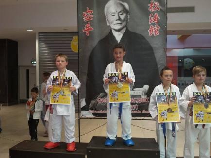 Orădenii şi timişorenii au dominat întrecerile Campionatului Internaţional de Karate "Openul Bihorului - Ziua Campionilor" 